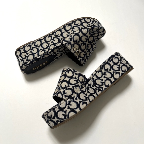 NWOB GUESS Monogram Denim Logo Platform Slides Sandals Size 10M Blue Beige - Picture 6 of 8